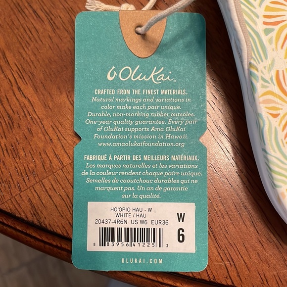 OluKai white flip flops - Picture 3 of 4